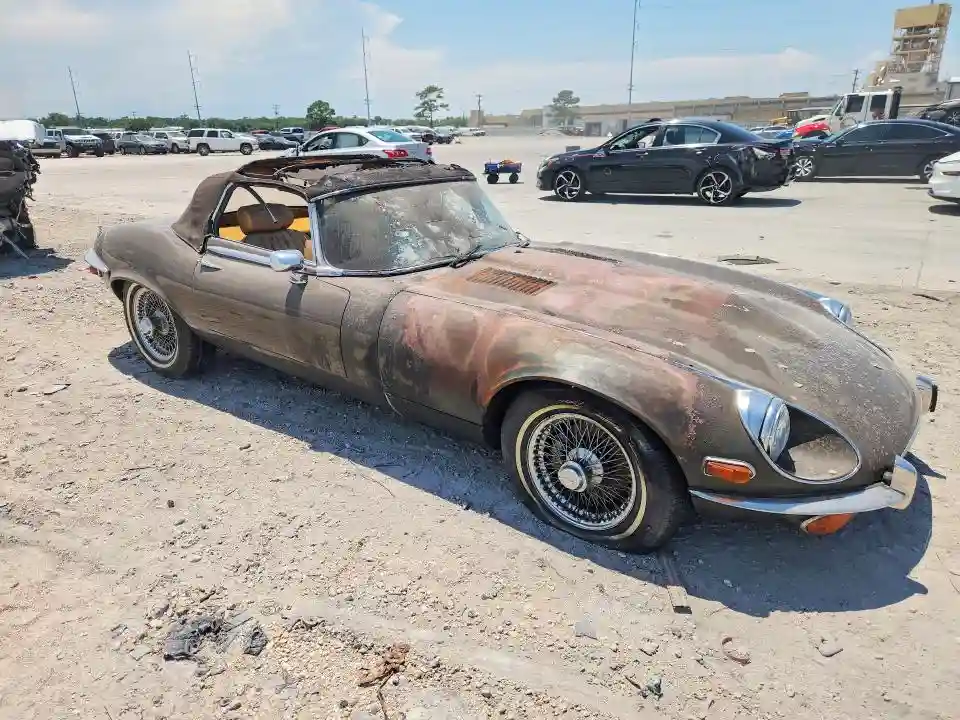 UE1S25137 1974 JAGUAR XK-3