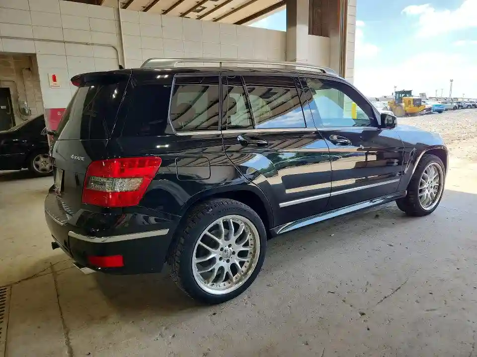 WDCGG8HBXBF641293 2011 MERCEDES-BENZ GLK-CLASS-2