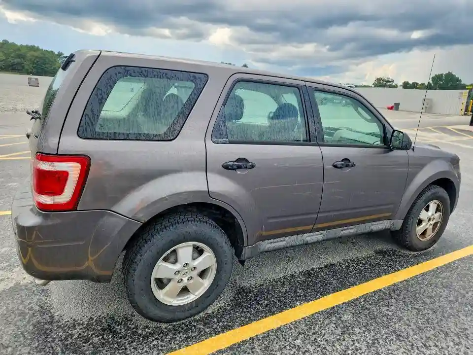 1FMCU9C7XBKA32035 2011 FORD ESCAPE-2
