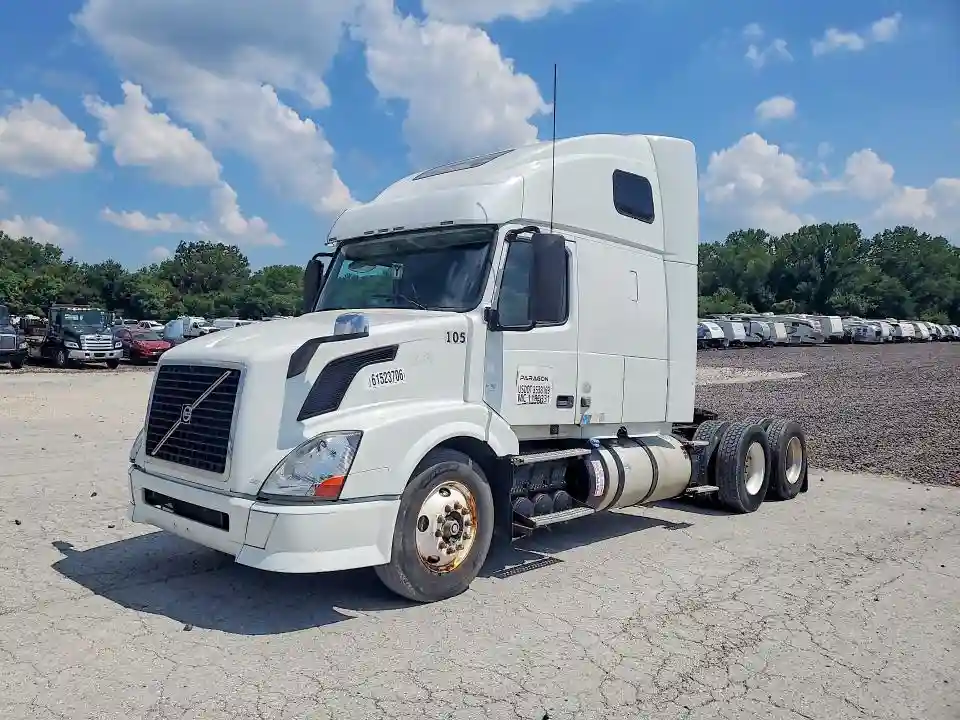 4V4NC9TH4DN568607 2013 VOLVO VN-0