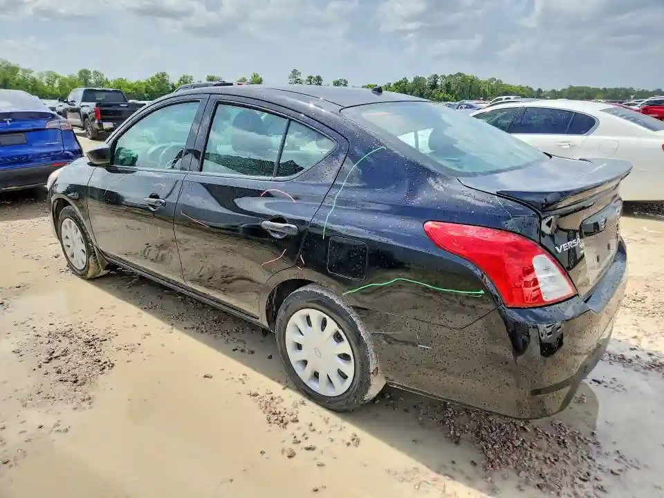 3N1CN7AP5JL835392 2018 NISSAN VERSA-1