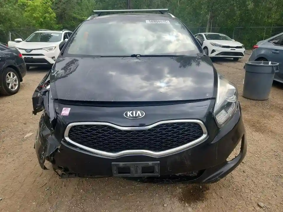 KNAHU8A37G7160812 2016 KIA RONDO-4