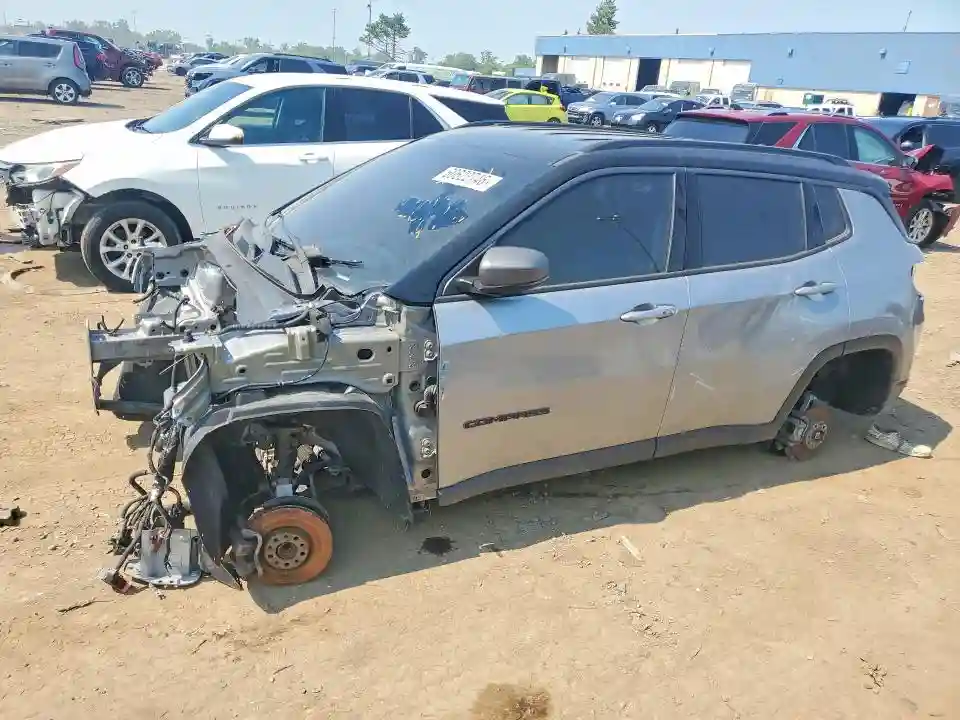 3C4NJDDB4HT624873 2017 JEEP COMPASS-0