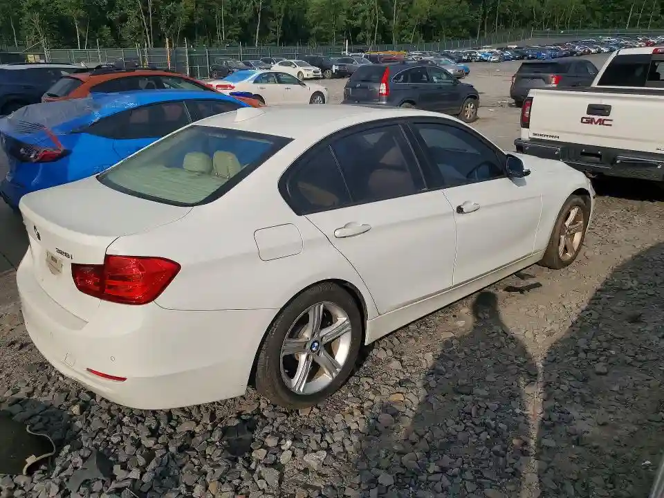 WBA3B5C51DF591077 2013 BMW 3 SERIES-2