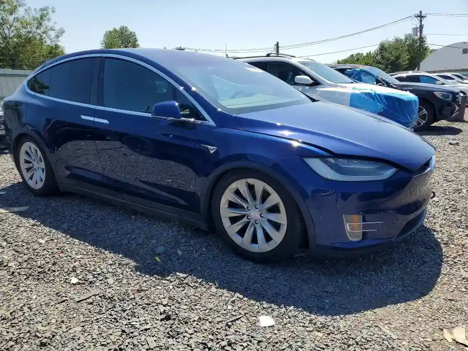 5YJXCBE24HF054703 2017 TESLA MODEL X-3