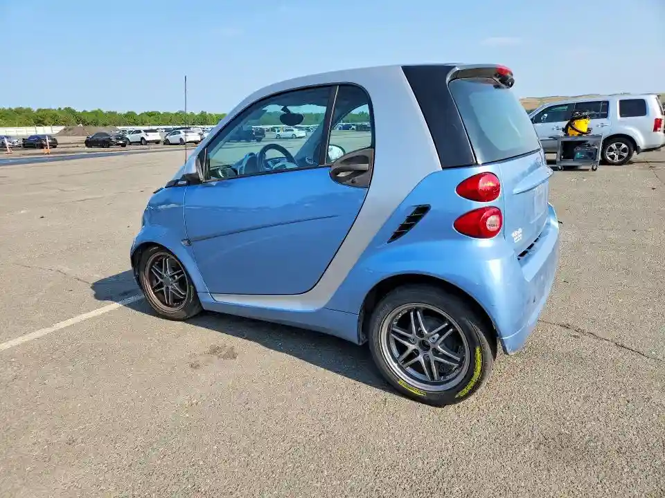 WMEEJ3BA6BK430165 2011 SMART FORTWO-1