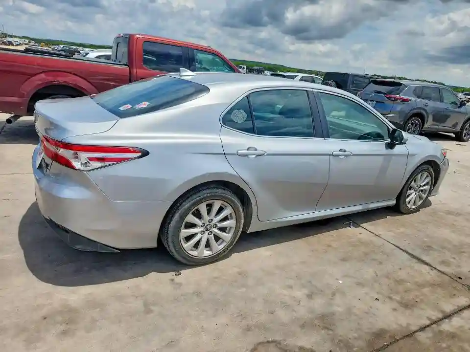 4T1B11HK7JU546155 2018 TOYOTA CAMRY-2
