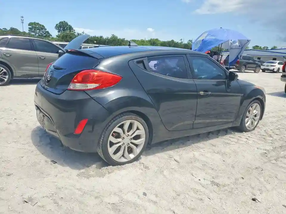 KMHTC6AD9DU130880 2013 HYUNDAI VELOSTER-2
