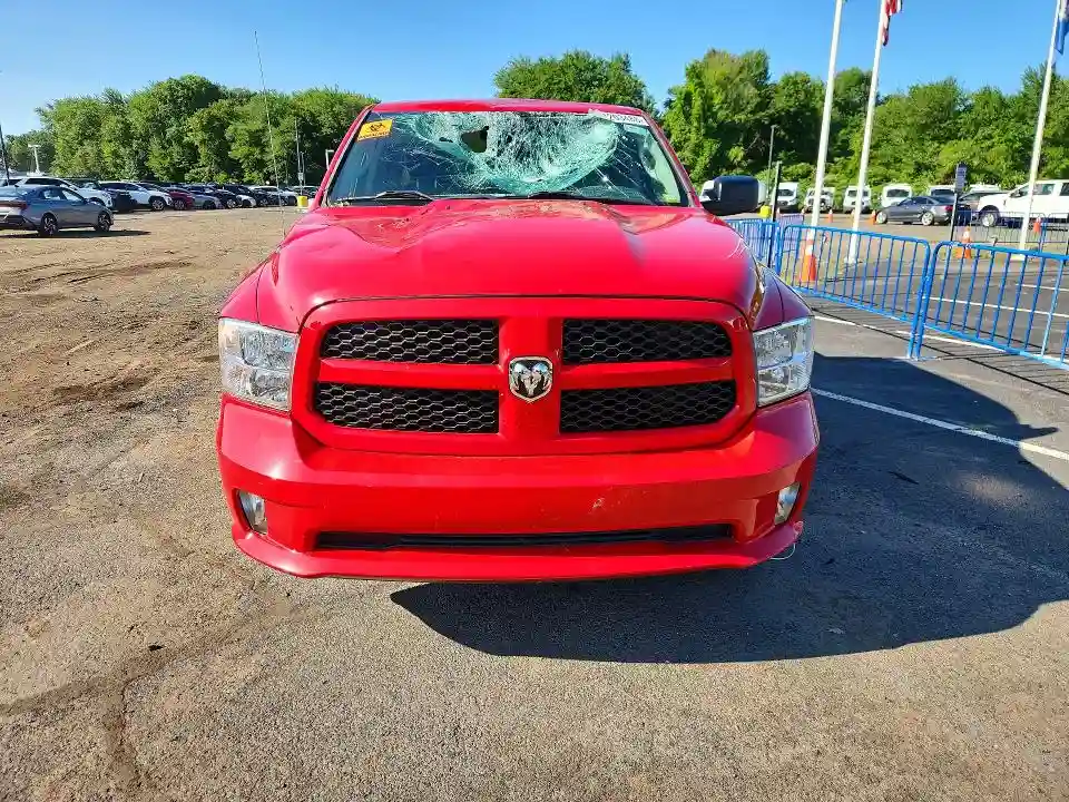 1C6RR7KG7JS102490 2018 RAM 1500-4