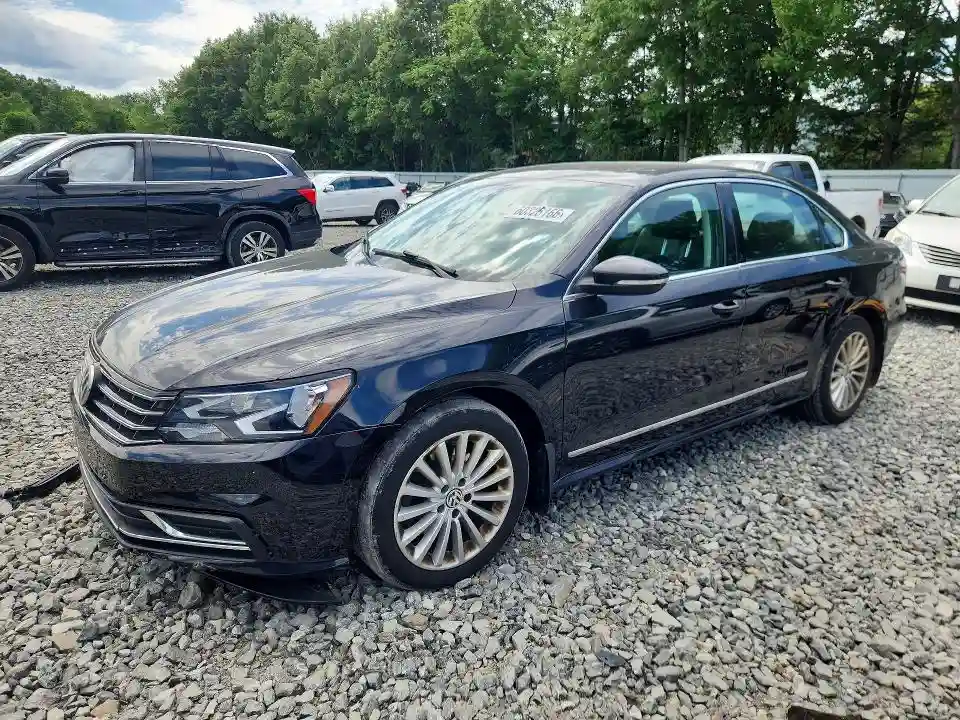 1VWBT7A3XHC011984 2017 VOLKSWAGEN PASSAT-0