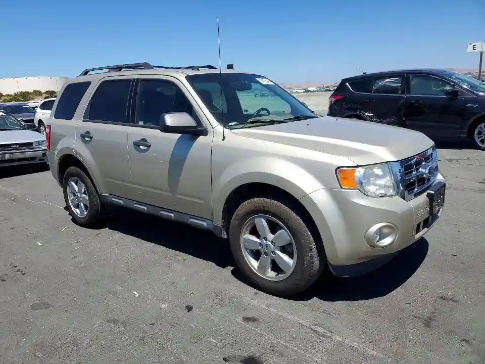 1FMCU0DG3BKA62228 2011 FORD ESCAPE-3