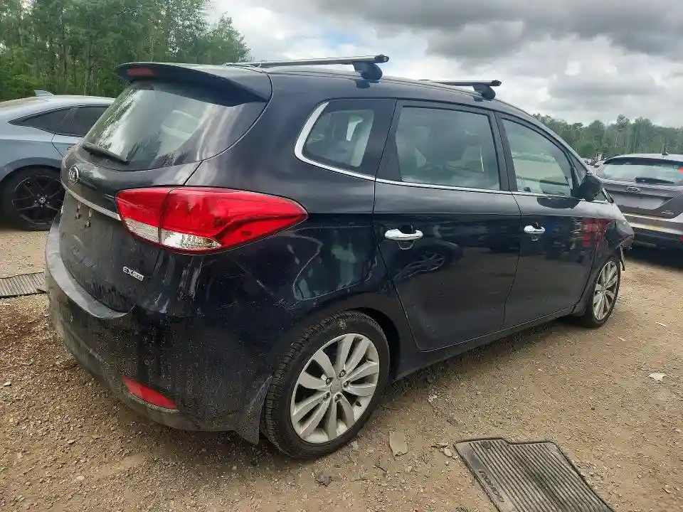 KNAHU8A37G7160812 2016 KIA RONDO-2
