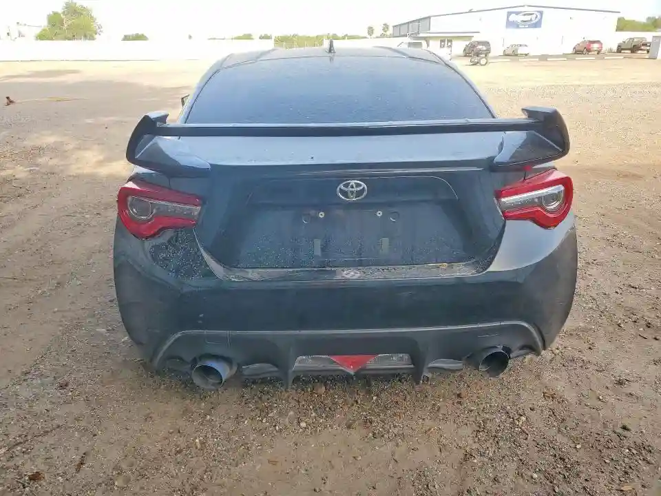 JF1ZNAE16J9701001 2018 TOYOTA 86-5