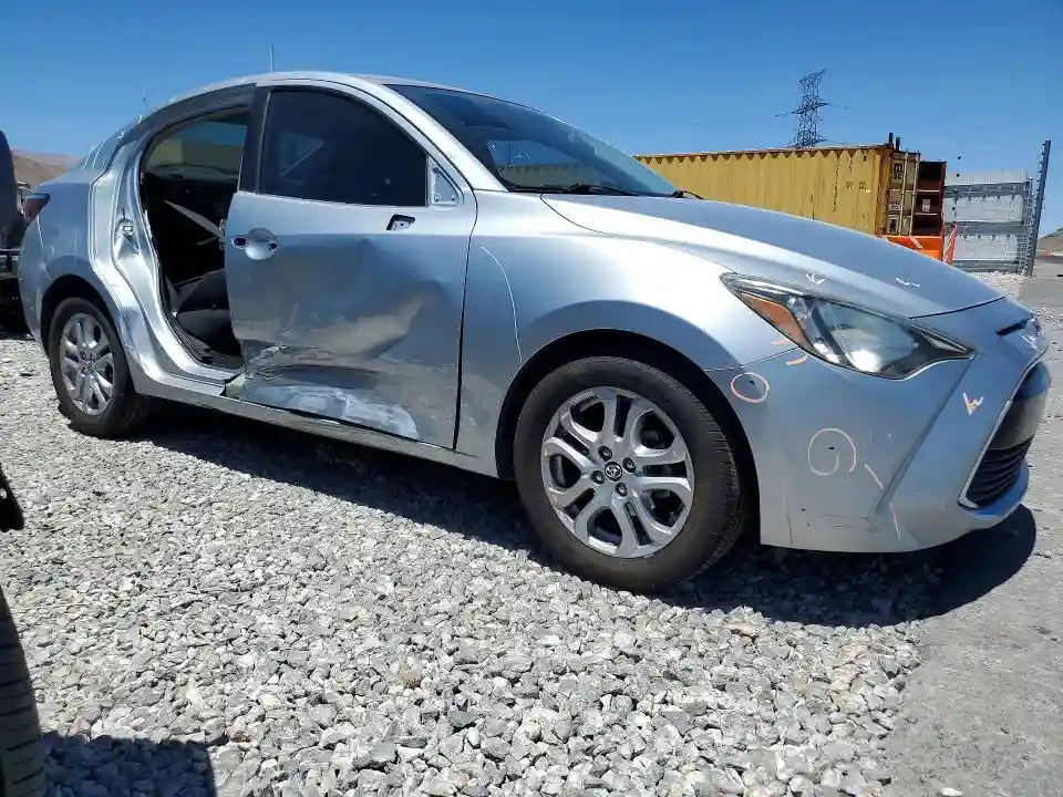 3MYDLBYV4JY306888 2018 TOYOTA YARIS IA B-3