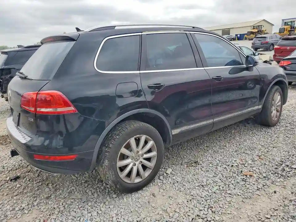 WVGEK9BP3CD006883 2012 VOLKSWAGEN TOUAREG-2