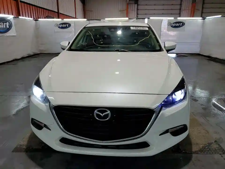JM1BN1V72J1173097 2018 MAZDA 3-4