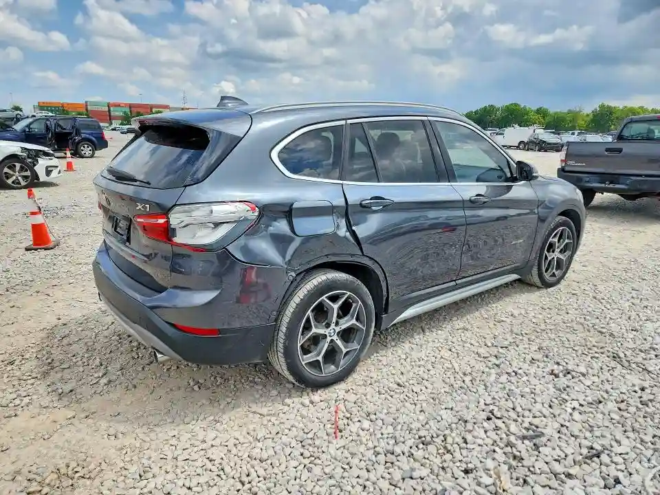 WBXHT3C34J5K27989 2018 BMW X1-2