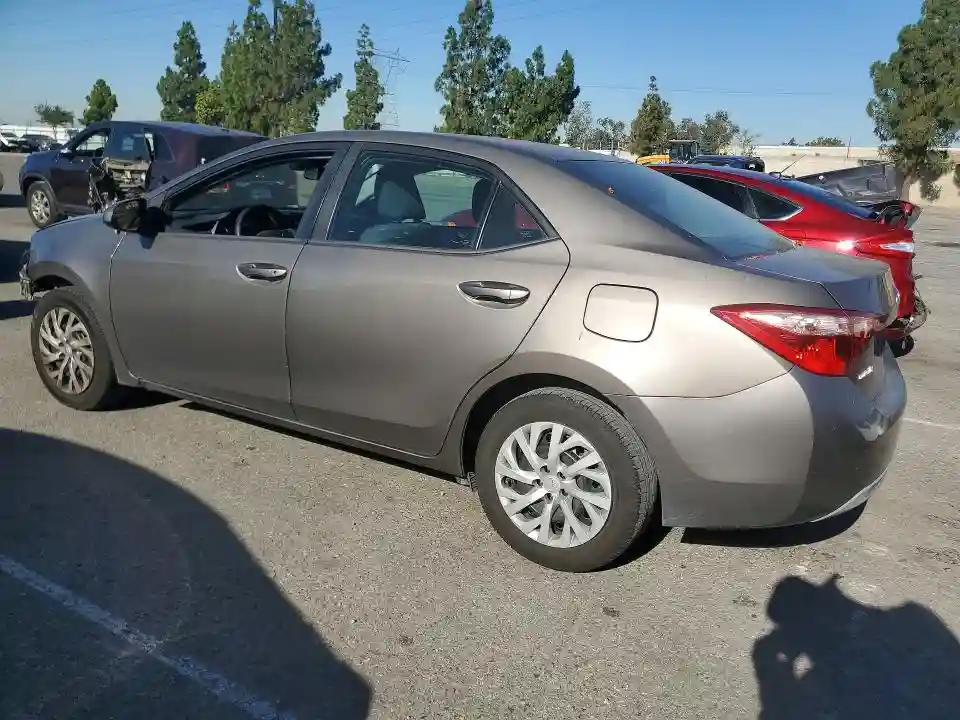 5YFBURHE6JP832029 2018 TOYOTA COROLLA-1