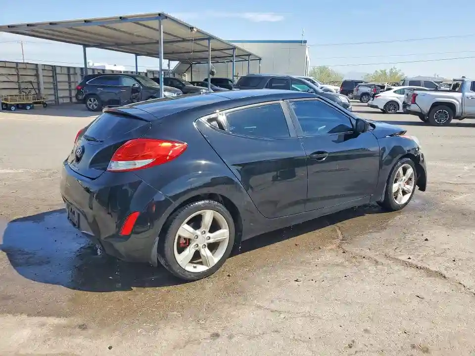 KMHTC6AD0FU245306 2015 HYUNDAI VELOSTER-2