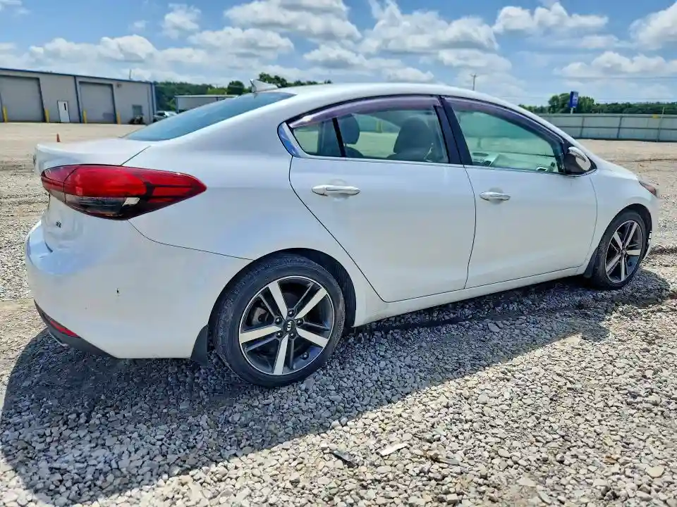 3KPFL4A89JE235678 2018 KIA FORTE-2