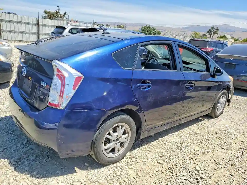JTDKN3DU0E1742022 2014 TOYOTA PRIUS THRE-2