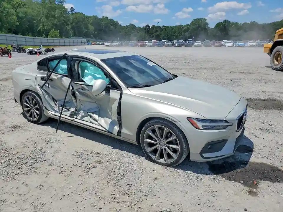 7JR102FKXMG093505 2021 VOLVO S60-3