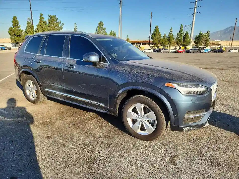 YV4A22PL8J1376125 2018 VOLVO XC90-3