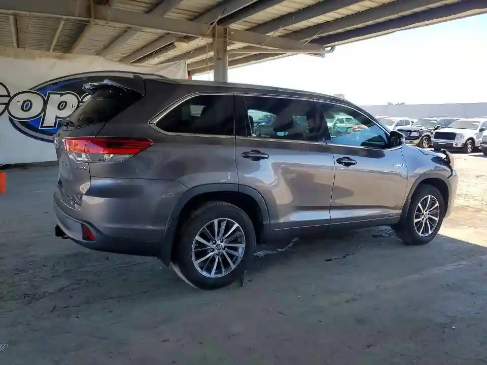 5TDJGRFH7JS050765 2018 TOYOTA HIGHLANDER-2