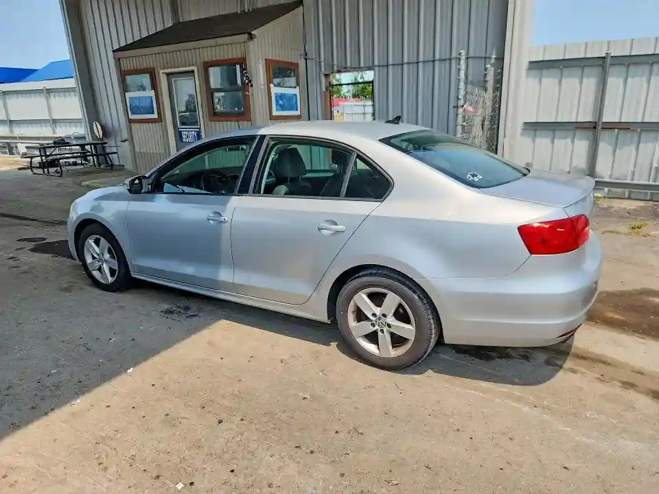 3VWLL7AJ2CM410012 2012 VOLKSWAGEN JETTA-1