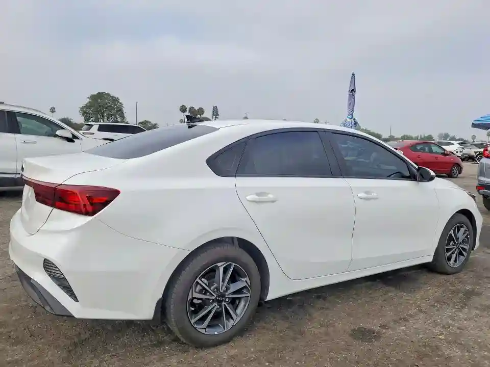 3KPF24AD7RE781200 2024 KIA FORTE-2