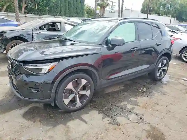 YV4L12UL0R2327653 2024 VOLVO XC40-0
