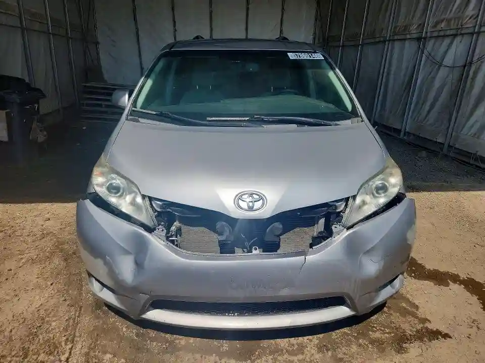 5TDKZ3DC8HS863657 2017 TOYOTA SIENNA-4