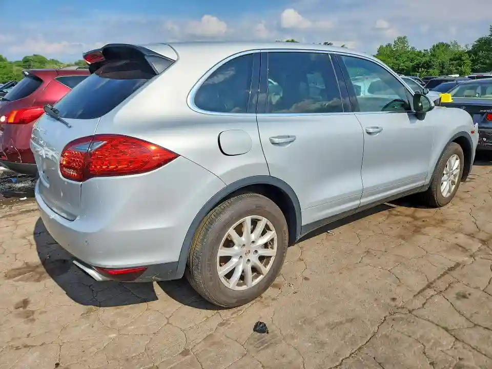 WP1AA2A25CLA08612 2012 PORSCHE CAYENNE-2