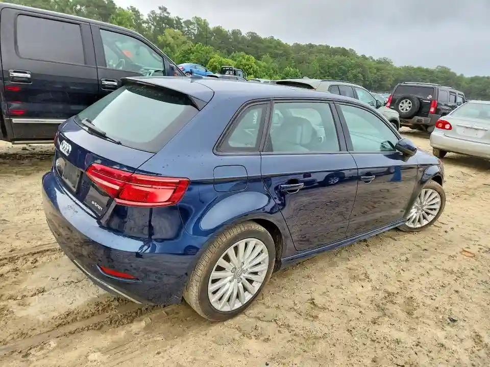 WAUUPBFF5JA063432 2018 AUDI A3-2