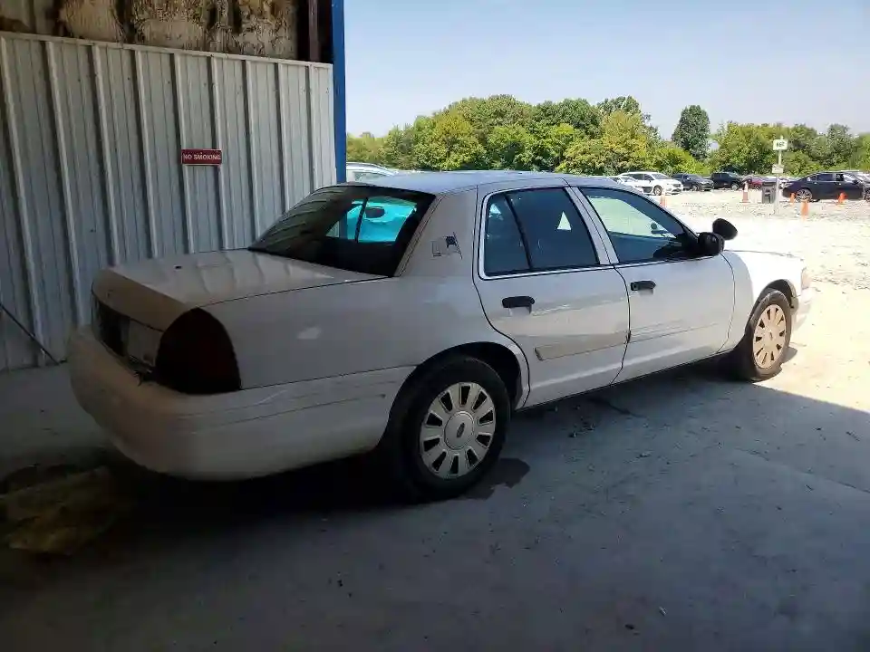 2FABP7BV4BX166621 2011 FORD CROWN VIC-2