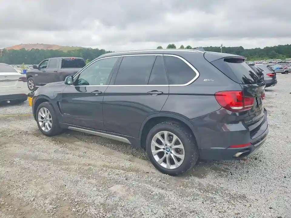 5UXKT0C5XJ0W00757 2018 BMW X5-1