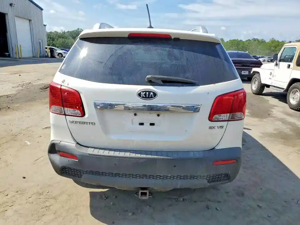 5XYKUDA29BG153851 2011 KIA SORENTO-5