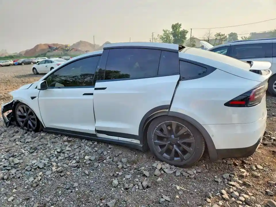 7SAXCBE67NF338344 2022 TESLA MODEL X-1