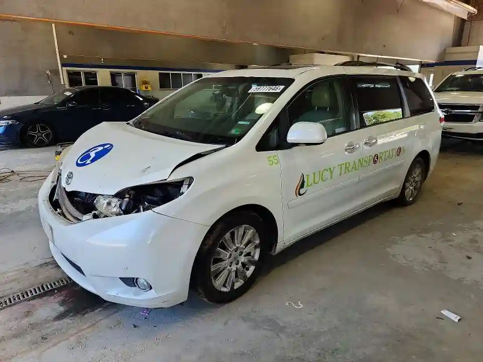 5TDYK3DC7BS112829 2011 TOYOTA SIENNA-0
