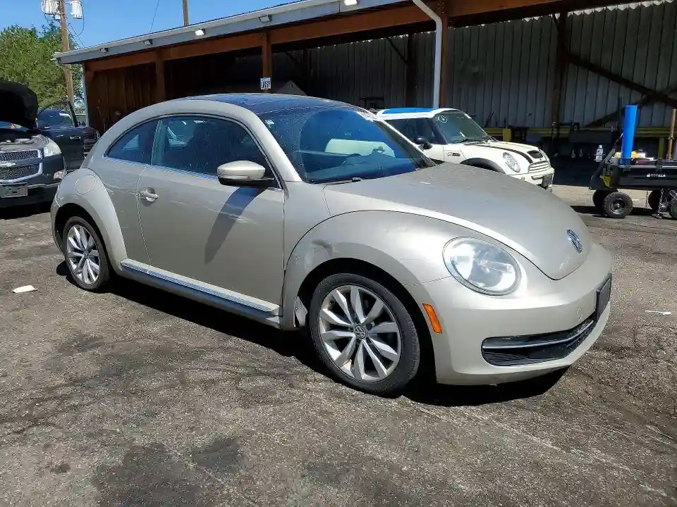 3VWJL7AT4DM688517 2013 VOLKSWAGEN BEETLE-3