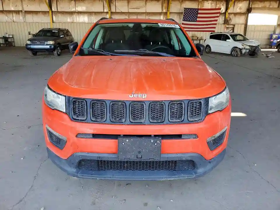 3C4NJCAB0JT123581 2018 JEEP COMPASS-4