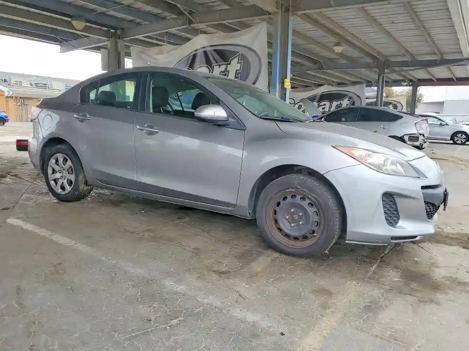 JM1BL1TG9D1728642 2013 MAZDA 3-3