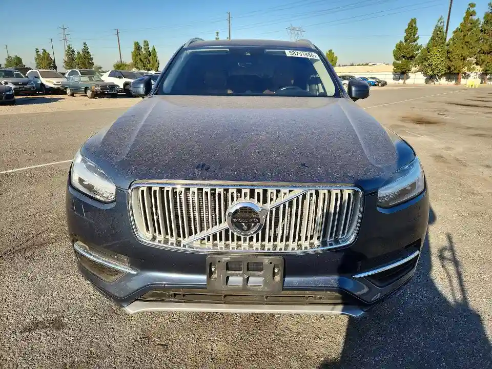 YV4A22PL8J1376125 2018 VOLVO XC90-4