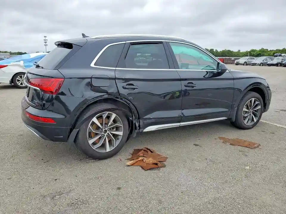 WA1AAAFY0M2110149 2021 AUDI Q5-2