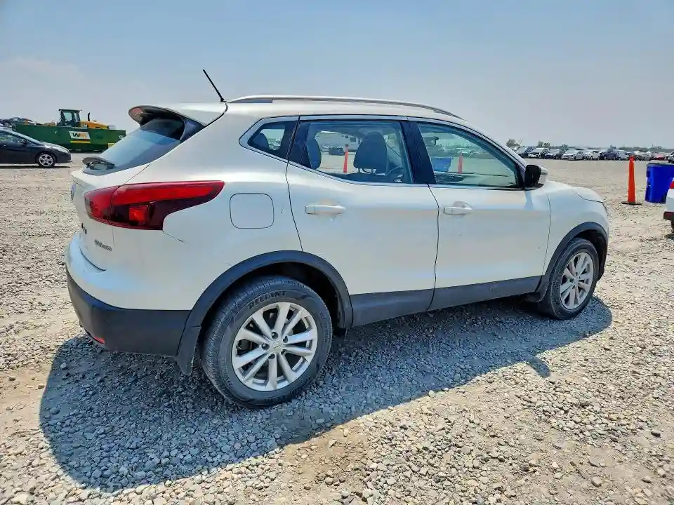 JN1BJ1CR1HW118575 2017 NISSAN ROGUE-2
