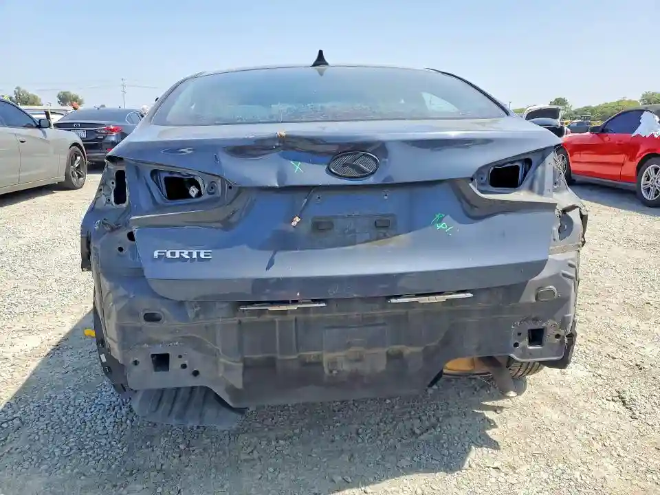 KNAFX4A63F5394568 2015 KIA FORTE-5