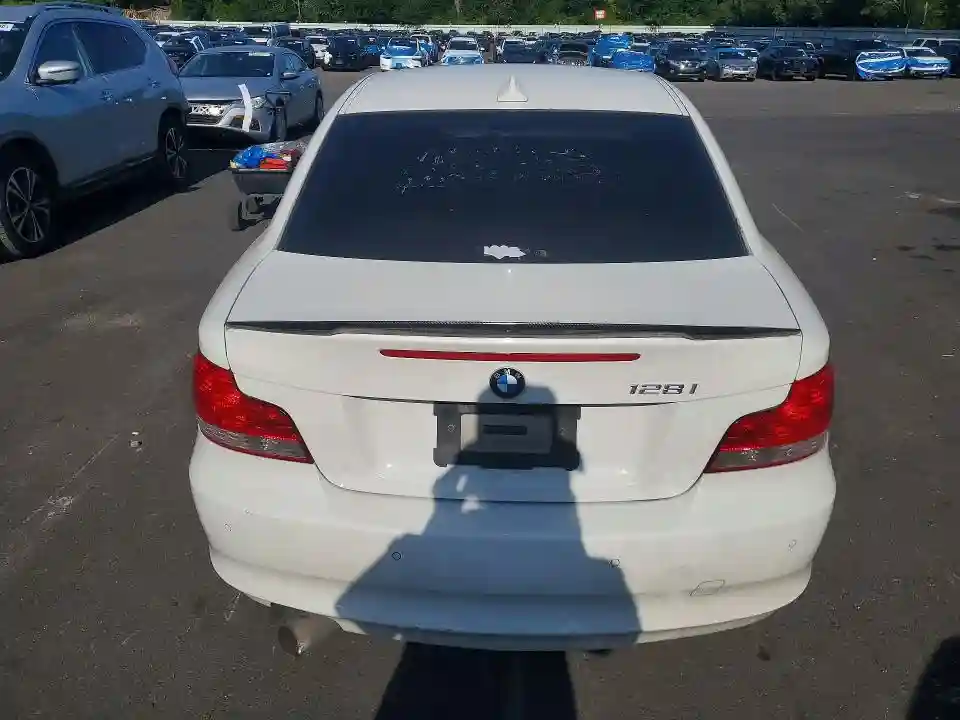 WBAUP9C54AVL89283 2010 BMW 1 SERIES-5