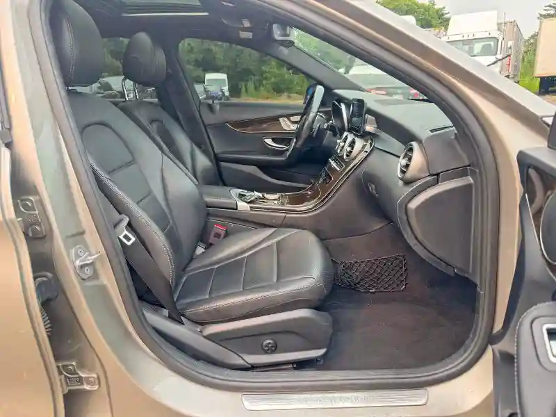 55SWF8EB5KU305546 2019 MERCEDES-BENZ C-CLASS-4