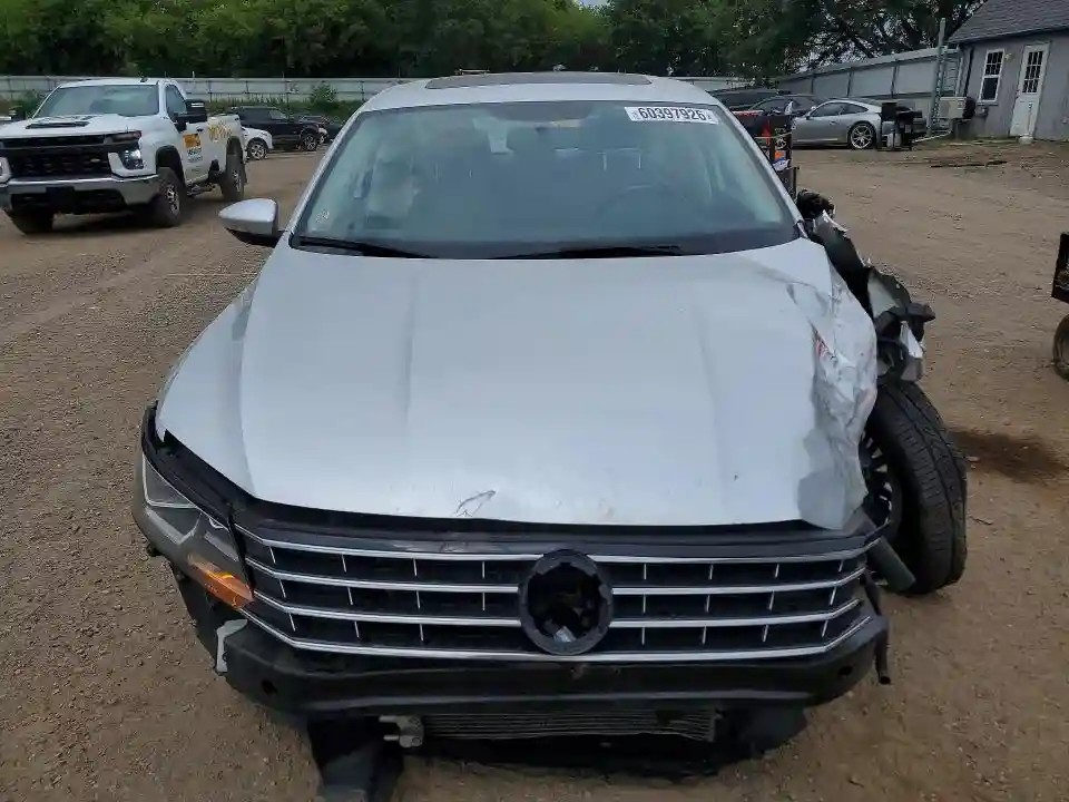 1VWBT7A34HC019269 2017 VOLKSWAGEN PASSAT-4