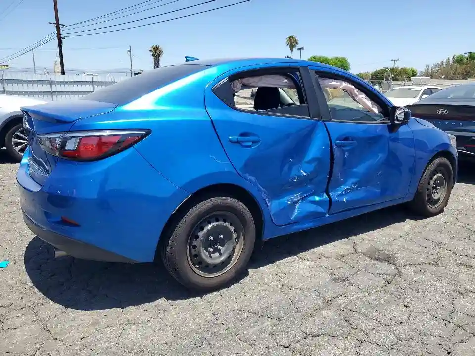 3MYDLBYV7KY527211 2019 TOYOTA YARIS-2